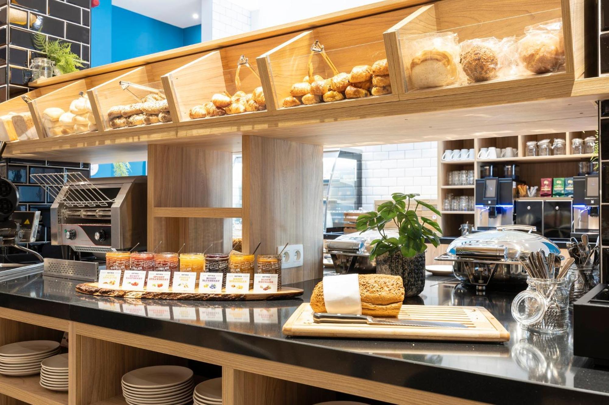 Holiday Inn Express Antwerp - City Centre By Ihg Zewnętrze zdjęcie